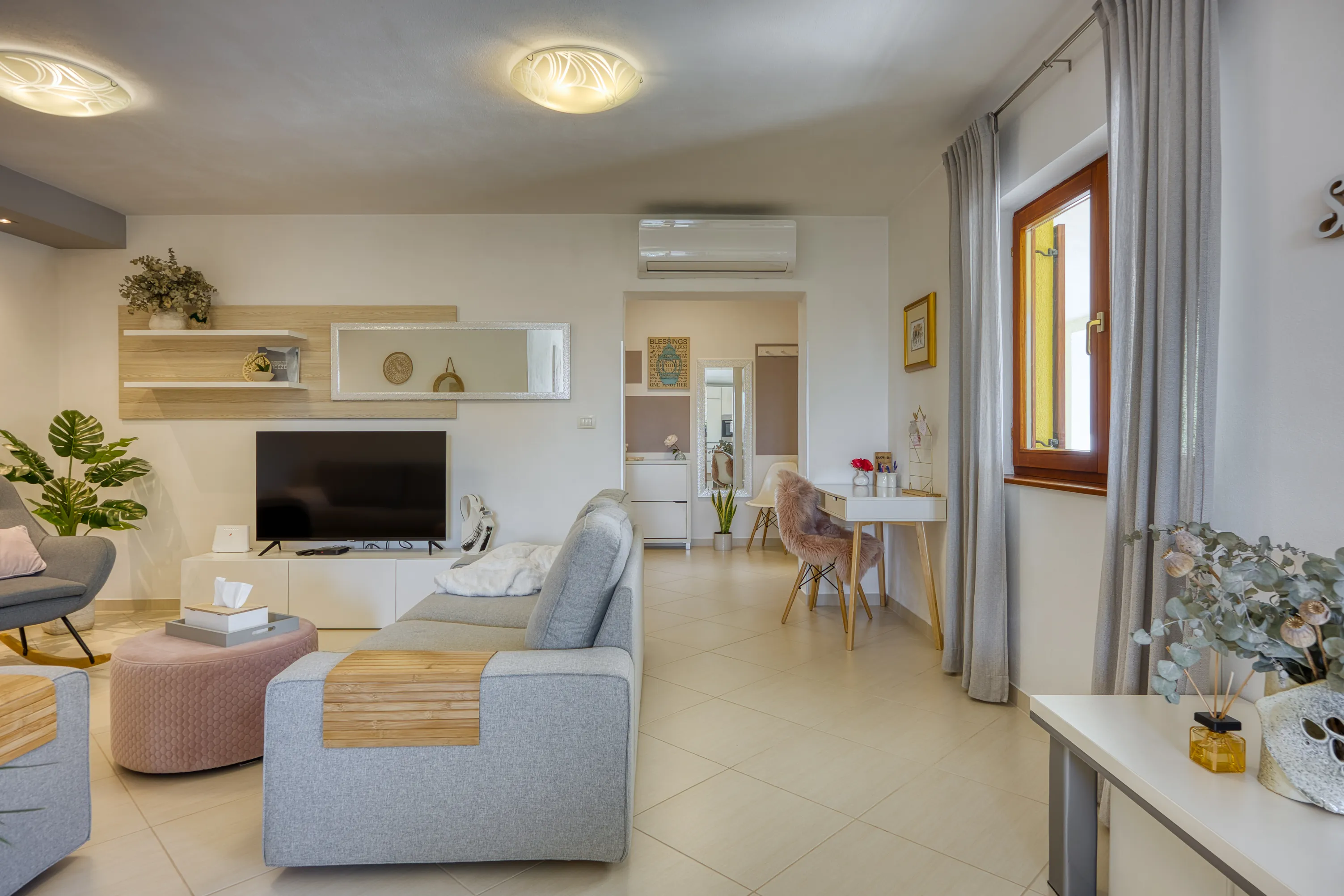 Relaxed seating area in the living room